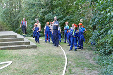 Naumburger Jugendfeuerwehr hilft an der Weingartenkapelle (Foto: Karl-Franz Thiede)